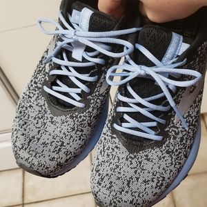 Ladies Size 9 1/2 Brooks sneakers